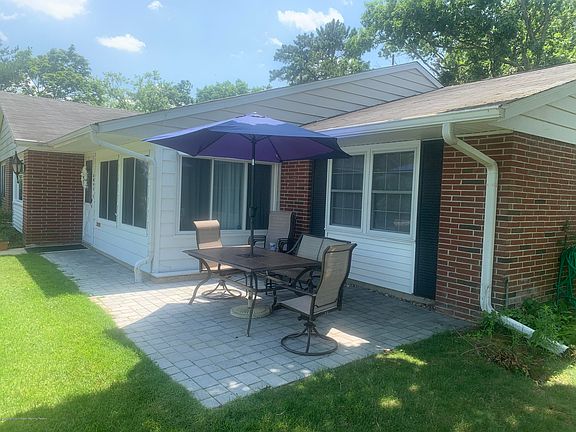 3rd image of 604B Lake Point Dr