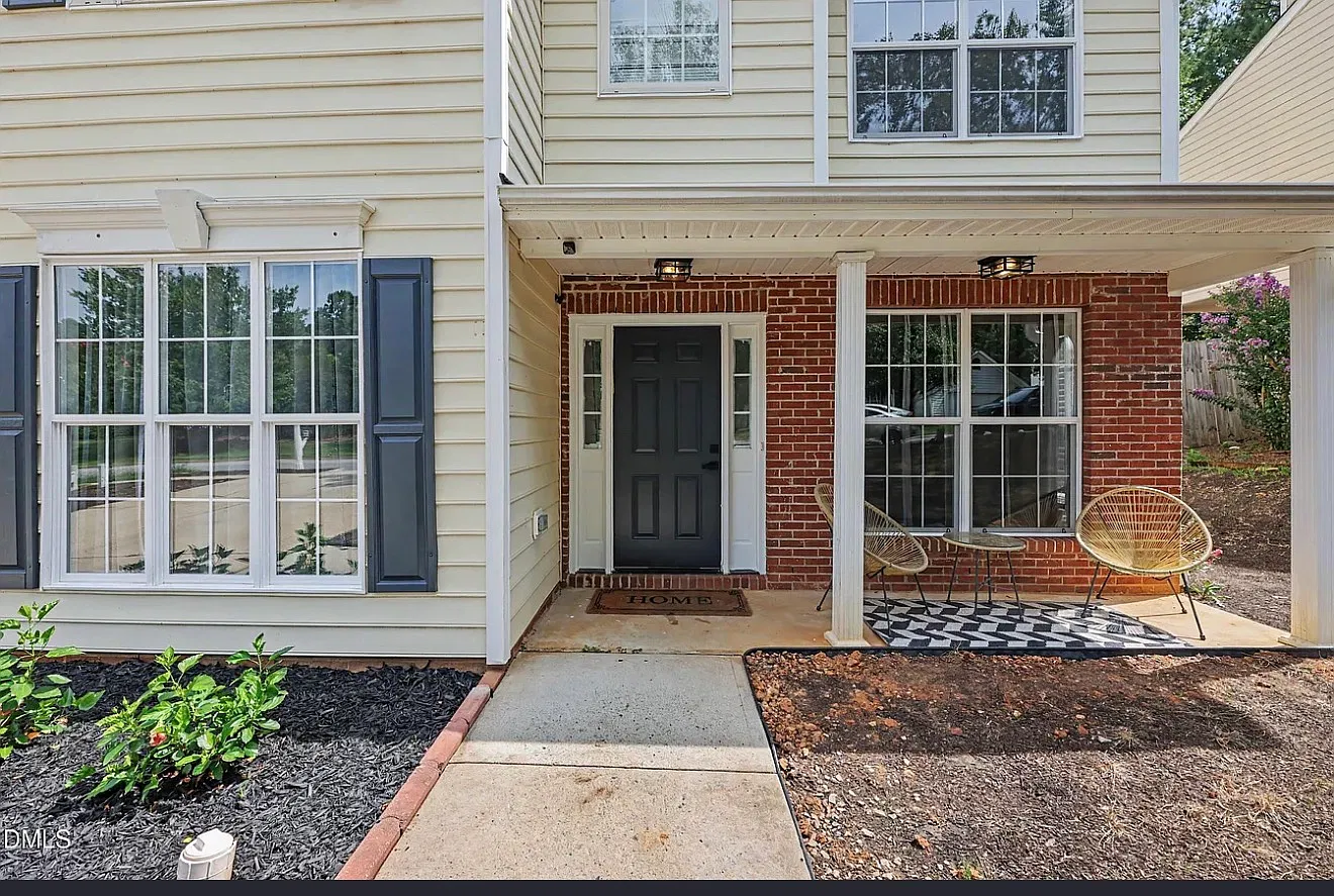 4 bed, 2.5 bath, 1876 sqft, $1,945 — Photo 3