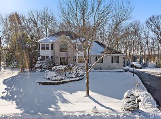 17 Guinevere Rd, Monroe Township, NJ 08831
