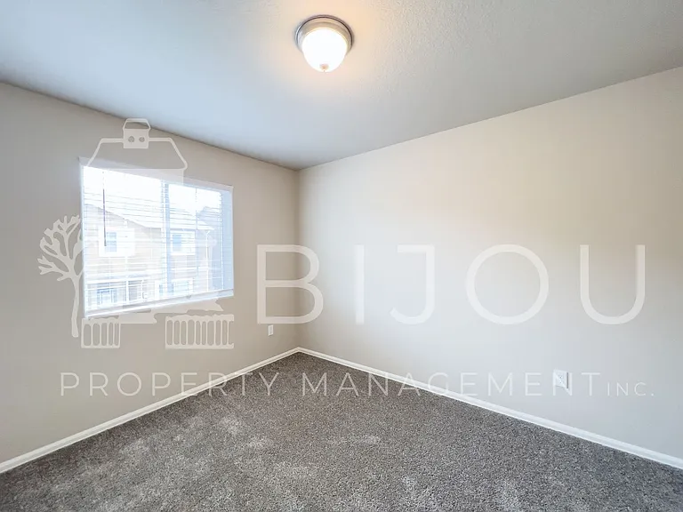 7661 Silver Larch Point — Photo 21