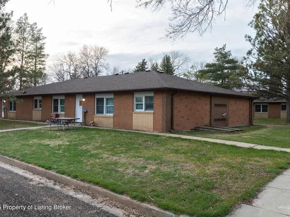 229 S Grove St, Hebron, ND 58638