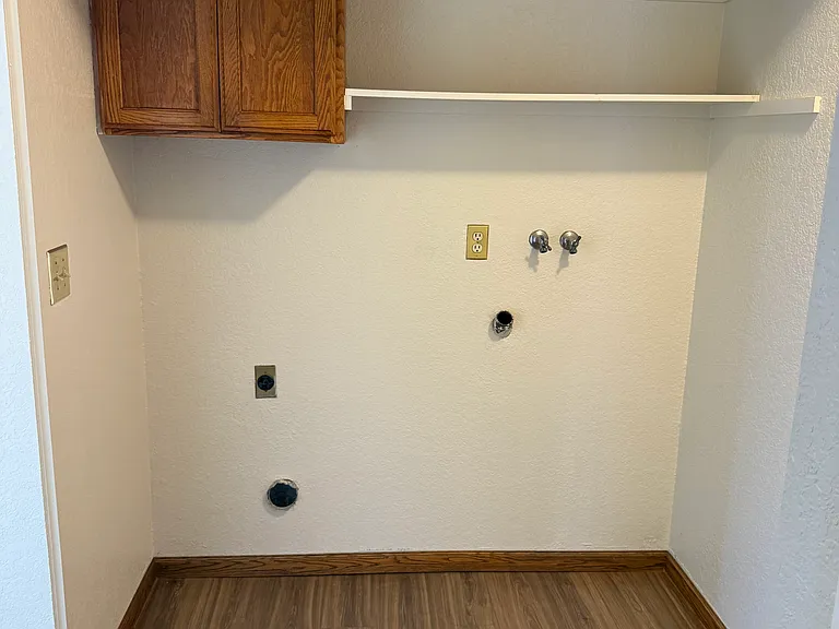 Washer/Dryer hookup
