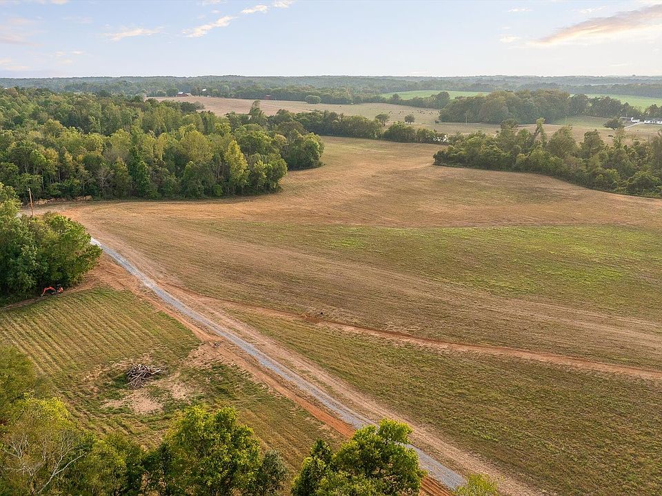 1st image of 7 Sturgeon Creek Rd