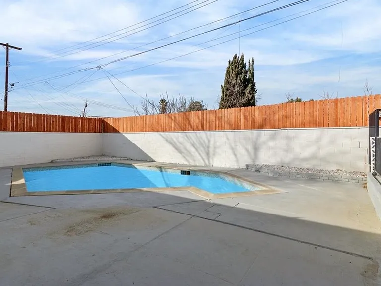 1121 W Holguin St — Photo 21