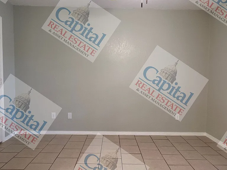 219 W Locust St — Photo 19