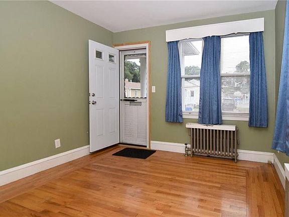 4th image of 53 Wellington St