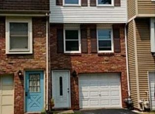 362 New World Dr, Clairton, PA