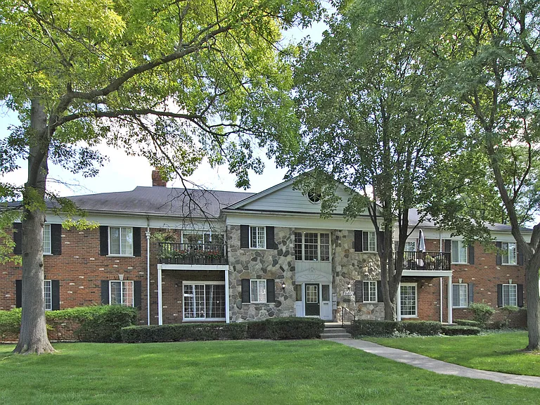 Huntley Square — Photo 14
