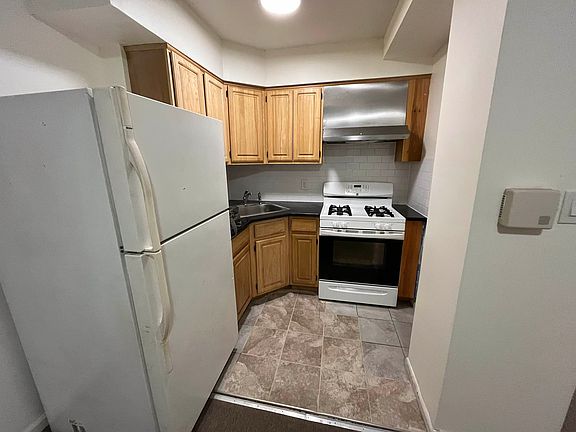 2nd image of 31-35 42nd St #1