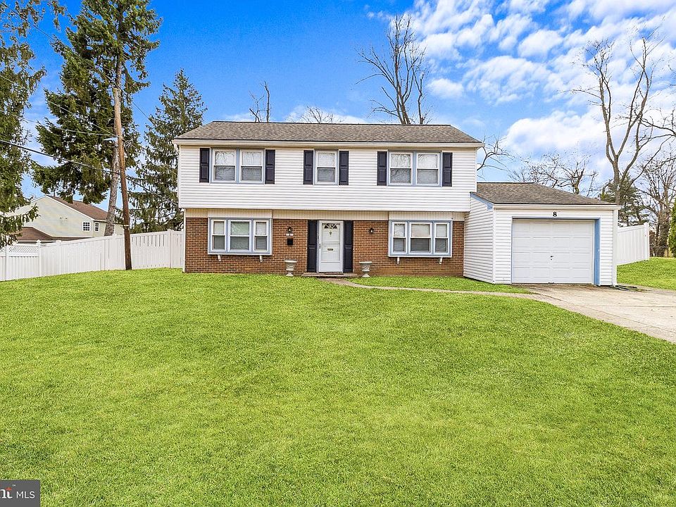 1st image of 8 Hawkins Ln