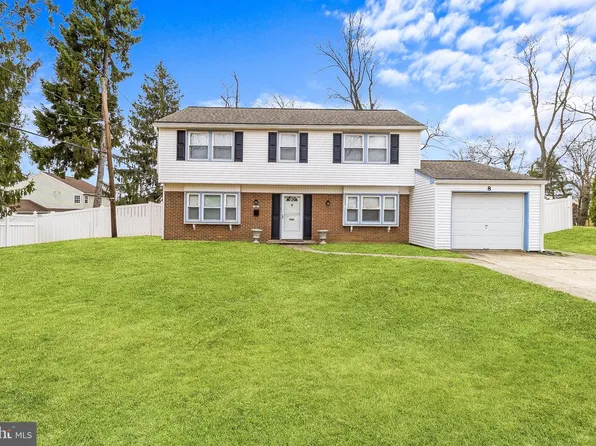 8 Hawkins Ln, Willingboro, NJ 08046
