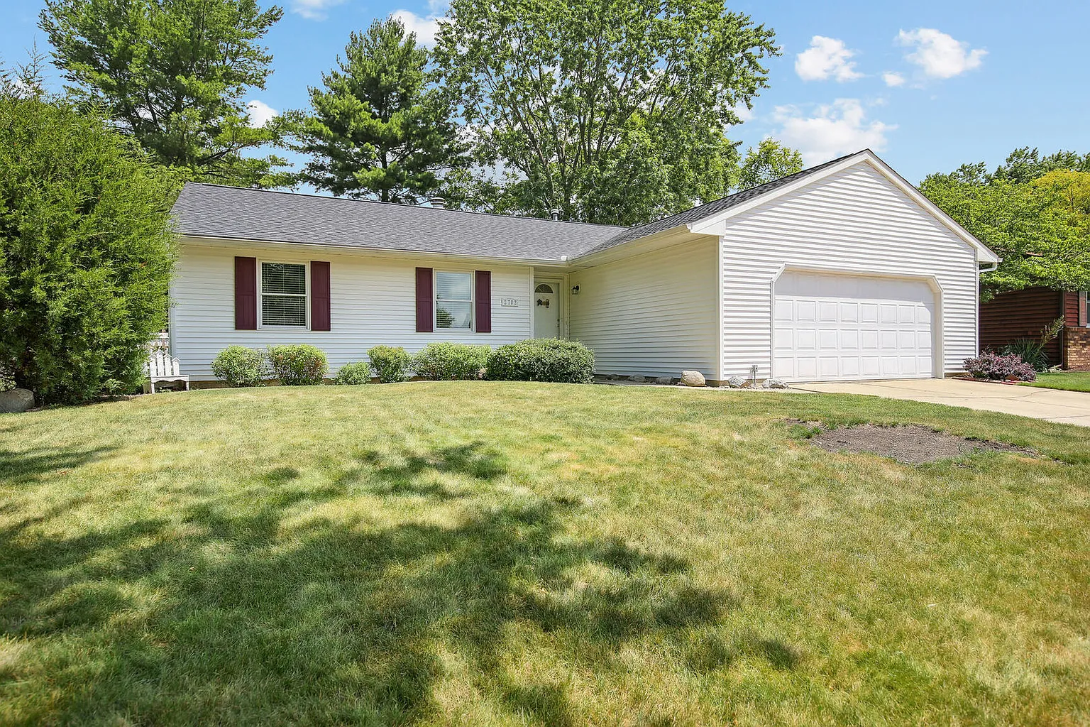 2702 Hathaway Dr photo 1