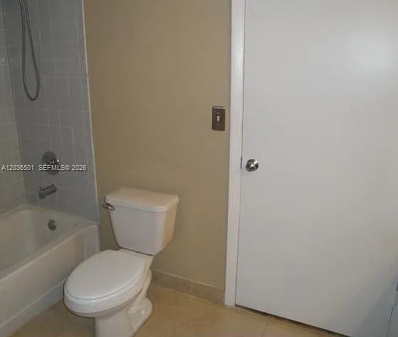 2831 N Oakland Forest Dr #208 — Photo 6