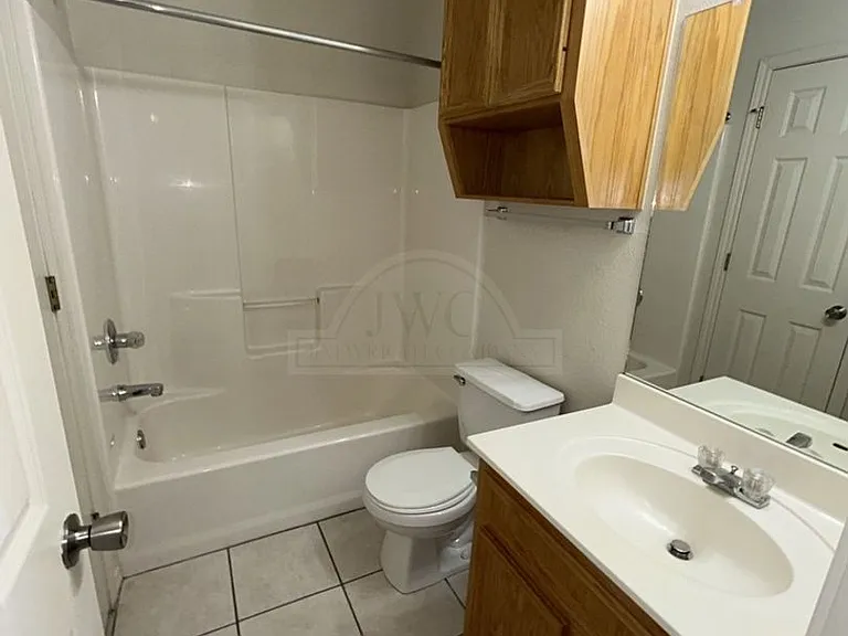 912 McDaniel Cir — Photo 14