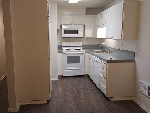 4th image of 3456 Garnet St #134