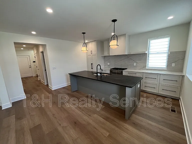 818 Union St — Photo 6