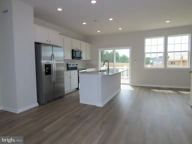 3074 Martha Way — Photo 5