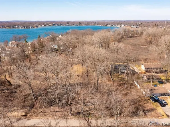 0 Marylestone Dr, West Bloomfield, MI 48324