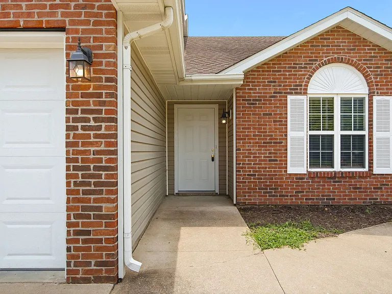 4402 - 4404 Jeana Court — Photo 2