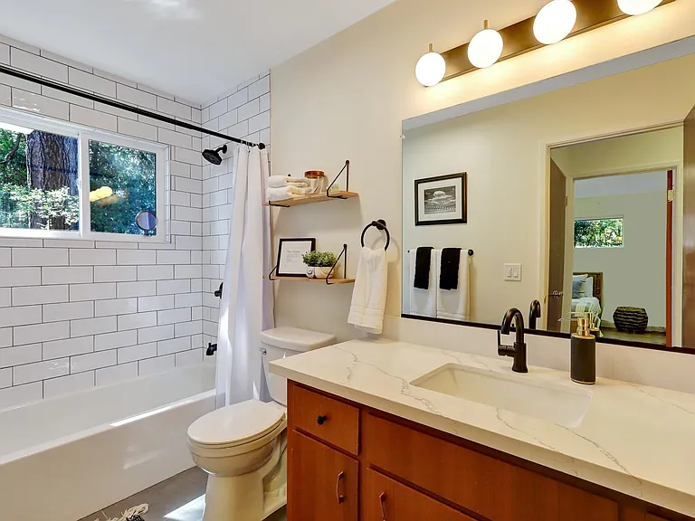 352 Marshall St — Photo 3