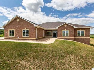 15725 N Point Dr, Dubuque, IA 52002