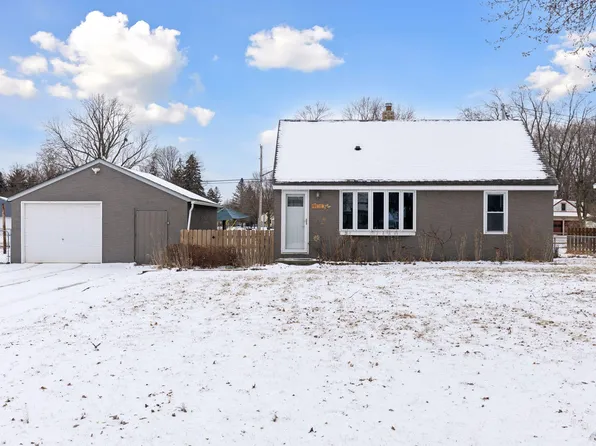 2210 Pinewood Dr, Mounds View, MN 55112