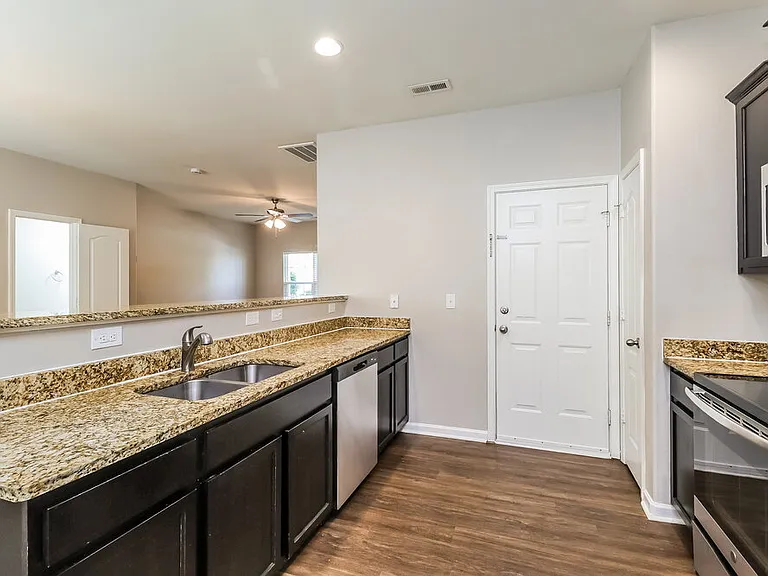 2541 Meadow Crossing Dr — Photo 9