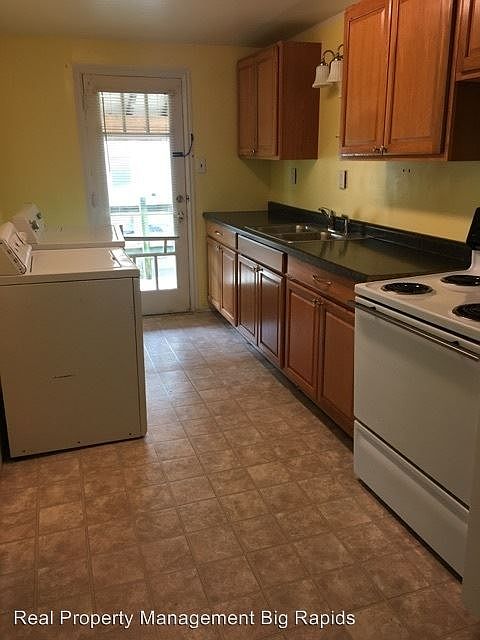 1st image of 516 S Michigan Ave #1
