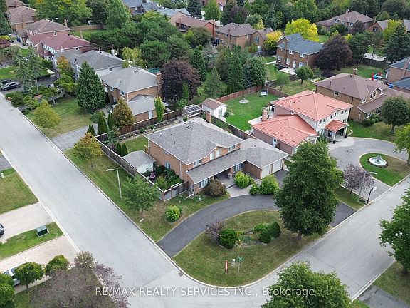 4th image of 35 Linden Cres