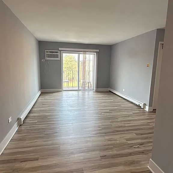 333 Hawthorne Cir #5 — Photo 4