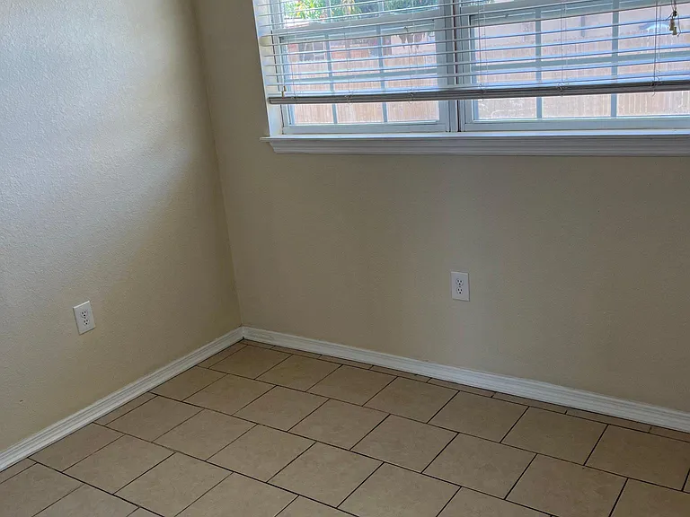 21463 Mallory Ave — Photo 6