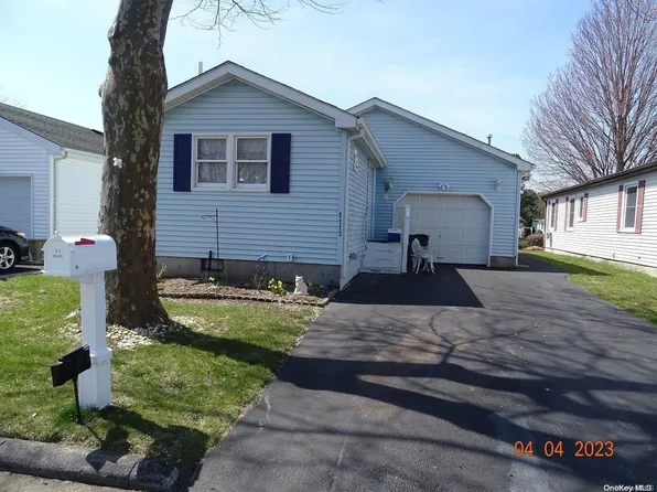 5113 E Village Circle #5113, Manorville, NY 11949