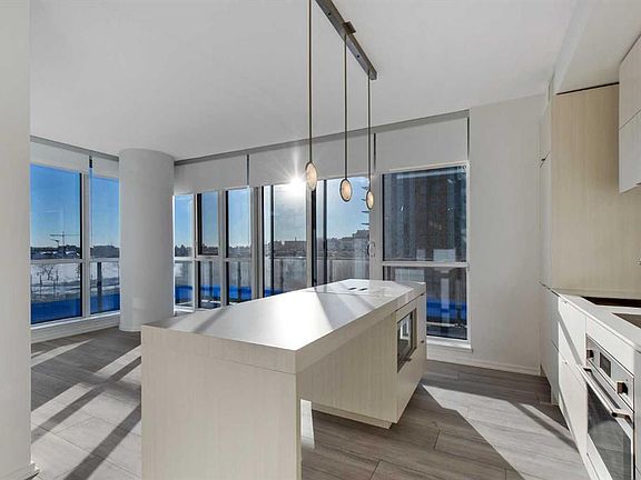 3rd image of 615 N 6th Ave SE #404