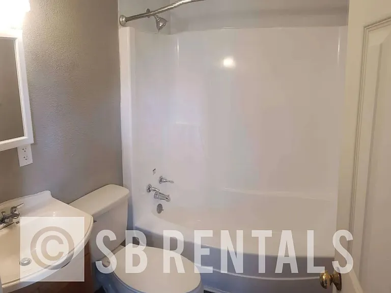 1532 E Donald St — Photo 6