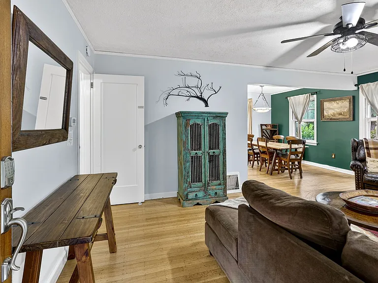 4821 SW 31st Dr — Photo 7