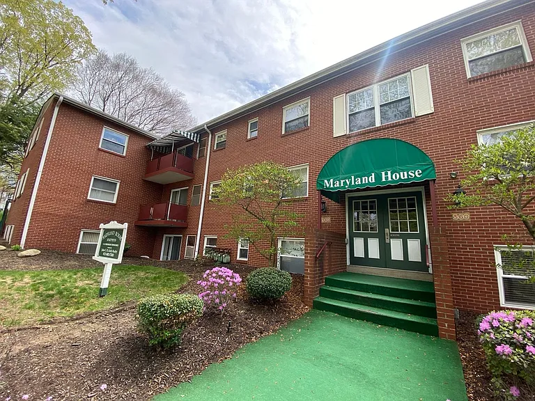 360 Maryland Ave — Photo 17
