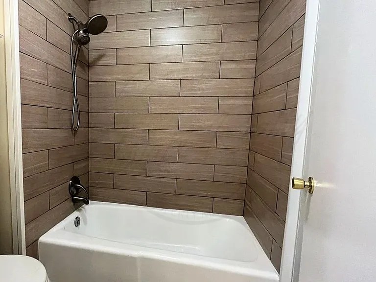 555 N Dupont Ave #B42 — Photo 14