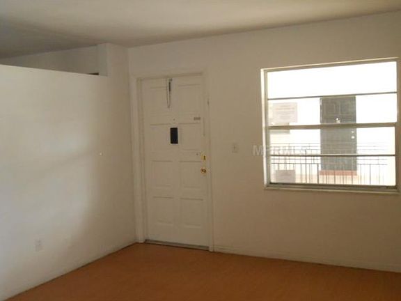 5th image of 321 35th Ave N Unit D-9