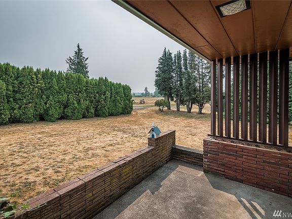 3rd image of 151 Bay Lyn Dr