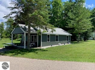 306 Lakewood Dr, East Tawas, MI 48730