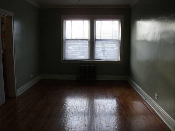 2nd image of 4631 N Lowell Ave APT E3