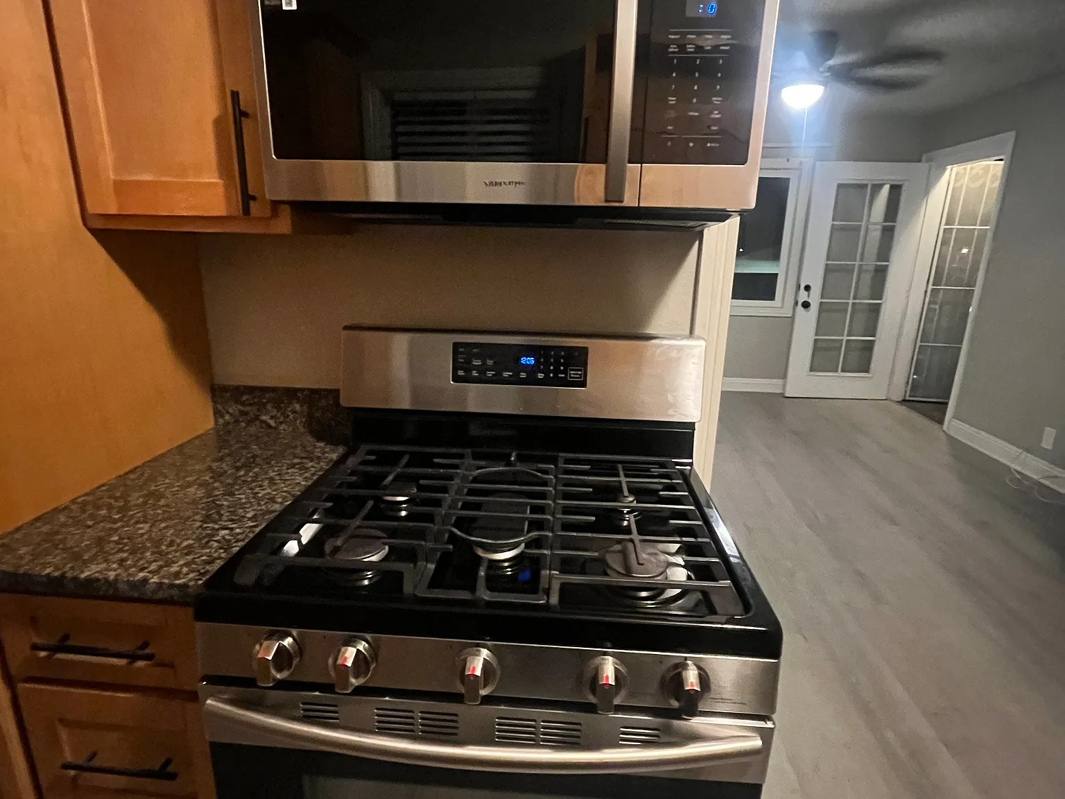 653 W Holt Avenue — Photo 4