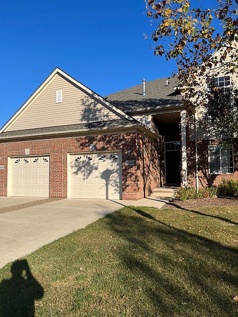 1st image of 29418 Woodpark Cir #1