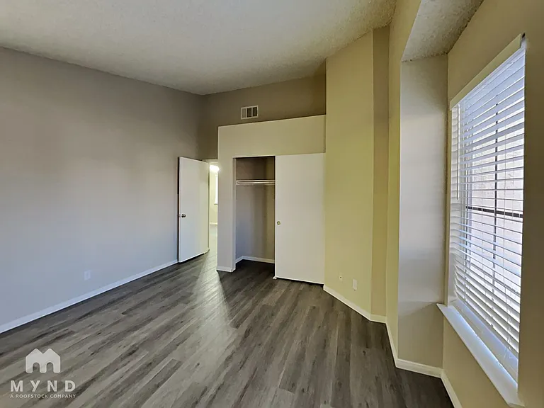 5825 Goodsprings Ct — Photo 24