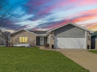 608 Sunflower Ln, Dyer, IN 46311