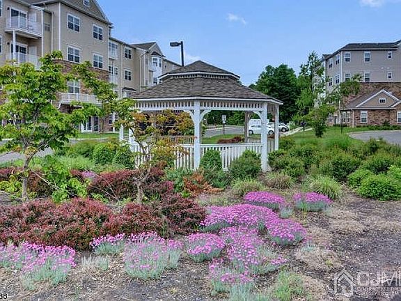 2nd image of 331 Pond Ln