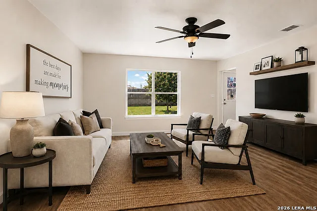 3 bed, 2.0 bath, 1404 sqft, $1,700 — Photo 3