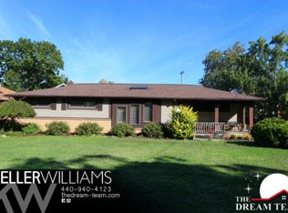 6498 Ridgewood Lakes Dr, Parma, OH 44129