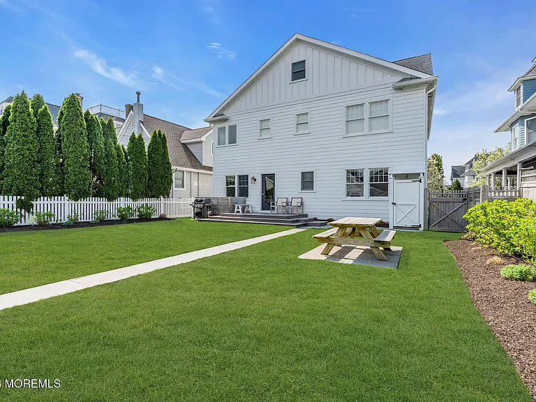112 Sylvania Ave — Photo 62