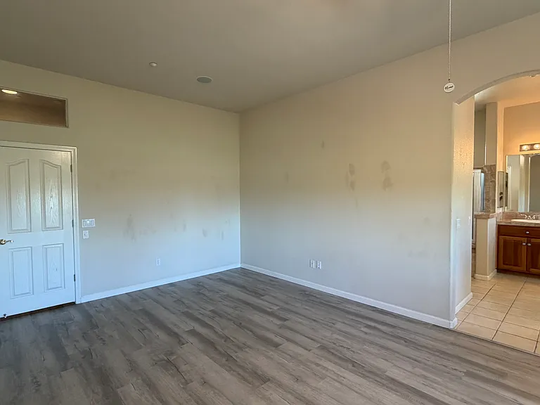 729 Richardson Dr — Photo 30